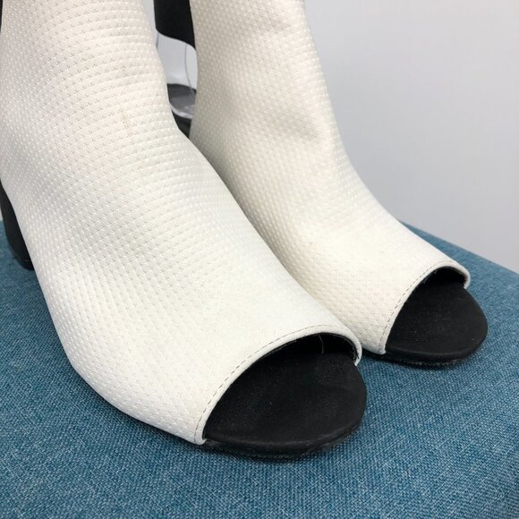 Kenneth Cole White Perforated Pleather Hannon Shootie Almond Nubuck Ankle Boots - Picture 5 of 15